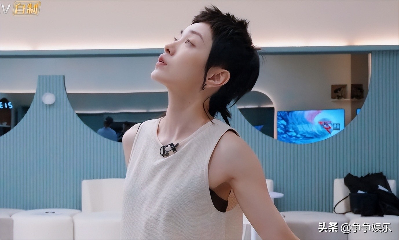 赵梦小组三拖一，赵樱子跑调有点拉垮，那英准确预判太好笑