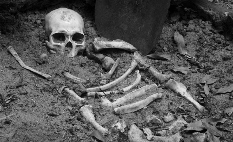 农民挖渠挖出唐代胡商墓，将白骨掩埋后，下方发现多件稀世珍宝