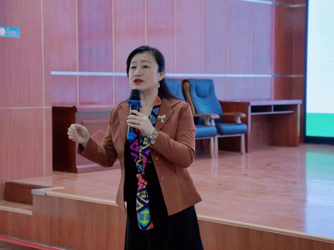 “幸福家庭兴陇原·红色家风传万家”——家庭教育公益巡讲在临潭县举行