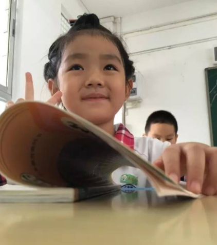 小学生改写《咏鹅》变成《咏妈》，老师批语哭笑不得，评论区亮了