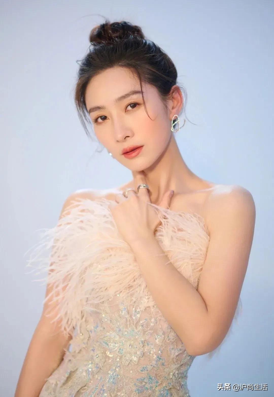 陶昕然：气质优雅，成熟迷人，漂亮大方