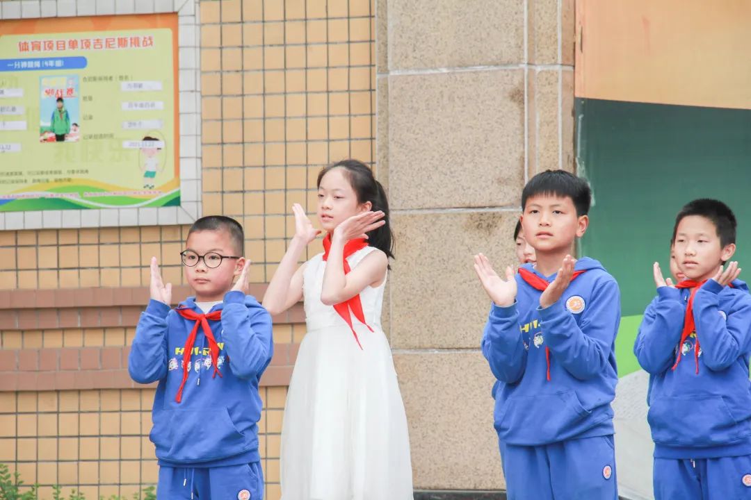 成都市双流区九江小学举行“童心爱祖国 劳动我最美”国旗下表演