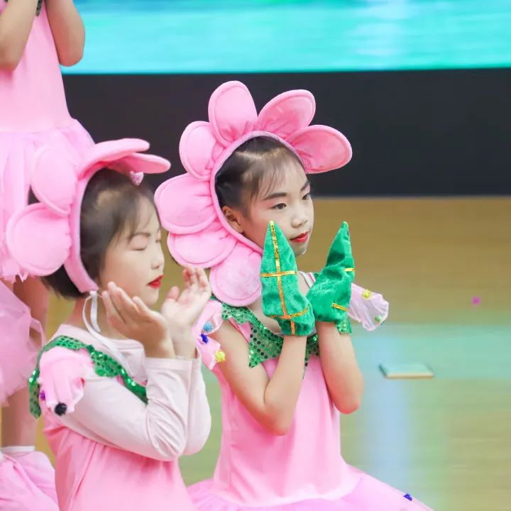 花田花绽，阅读悦心｜双流区黄甲小学举行读书节之阅读表演赛