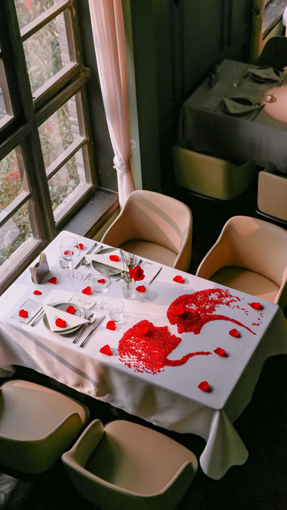 来自舌尖上的满足，只为击中你的味蕾