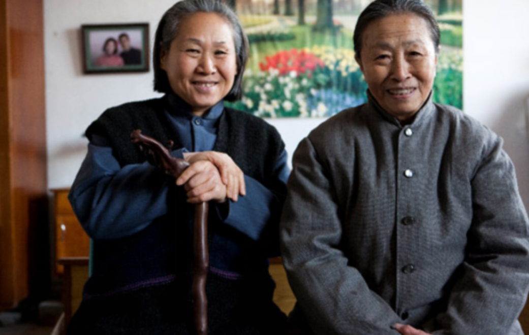 “百亿老太”苇青：荧屏上的扮丑卖惨只是表象，她的故事很励志