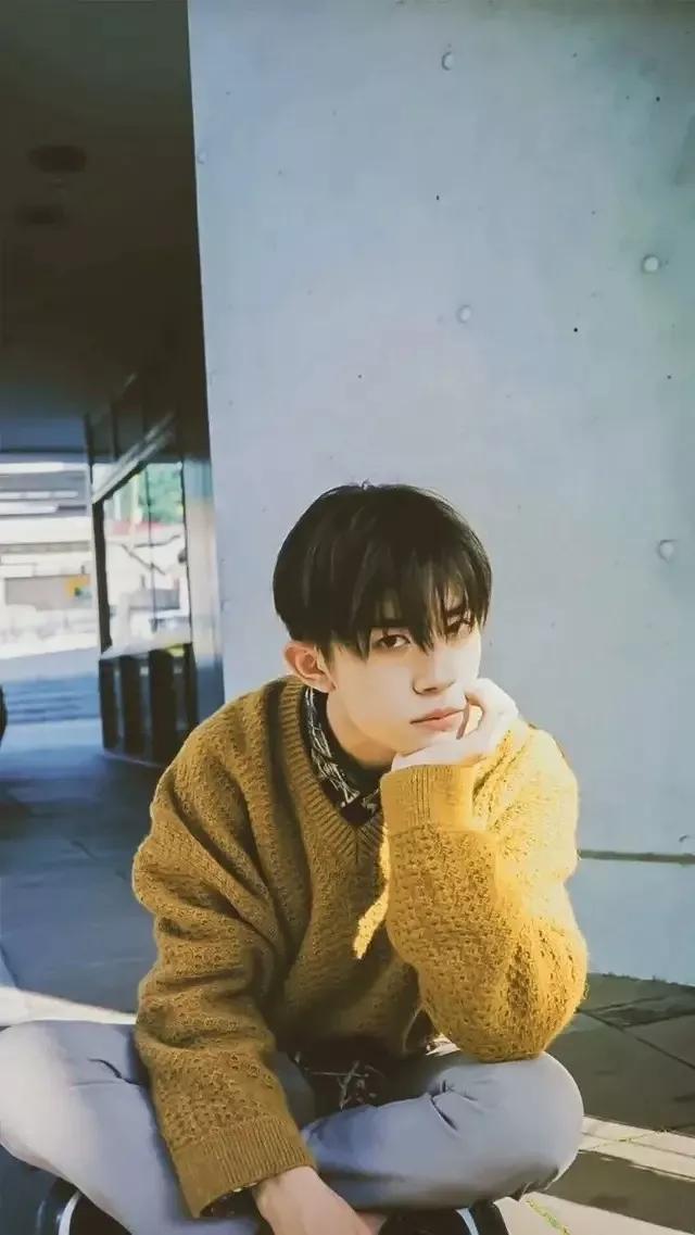 易烊千玺高清壁纸，每一张都好帅