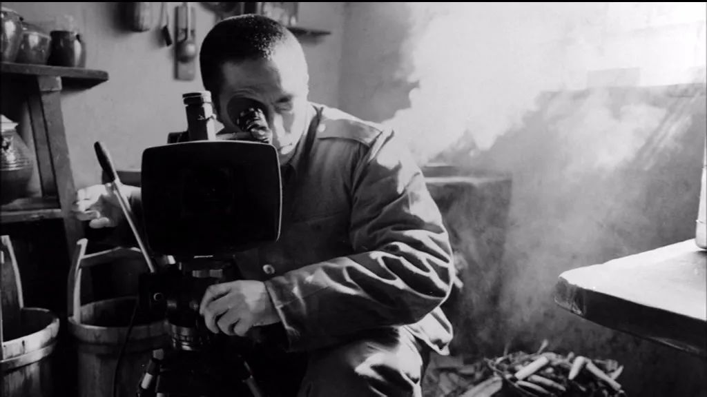 张艺谋的成名之路，网友高呼：他的经历比他拍的电影还精彩