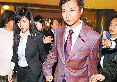 14年后再看“玉女掌门人”周慧敏，屡次被戴绿帽的她才不是恋爱脑