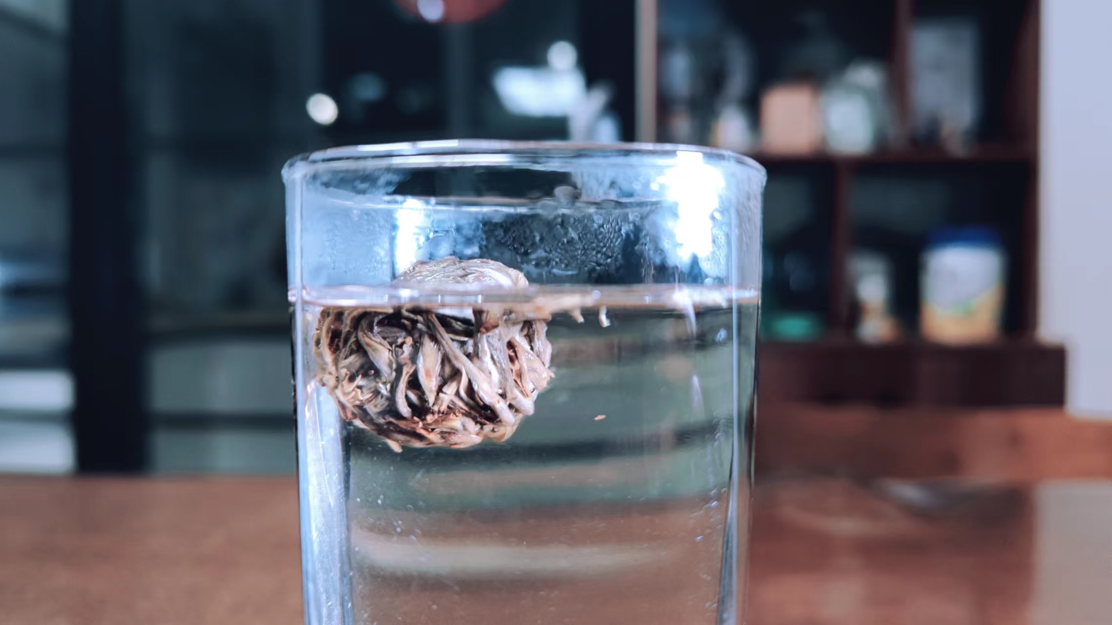 古树新芽，汤亮味甘，大有上吉白毫银针茶
