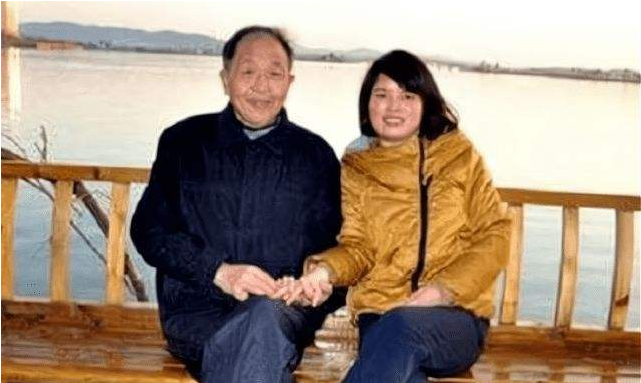 7年前，湖南38岁女教师倒追大27岁环卫工人，如今两人生活怎样？