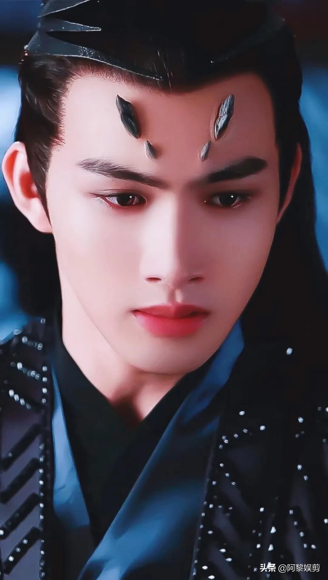 张彬彬太帅了，帅得无可挑剔，带着淡淡的悲伤