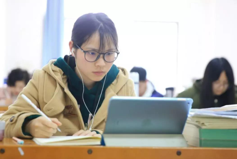 大学生报考专业“后悔榜”，一入医学深似海，从此青春不复存