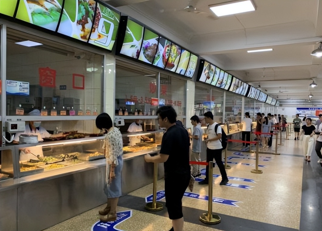 大学食堂两素一汤6.5元，贫困生吐槽太贵，校方回应叫人措手不及