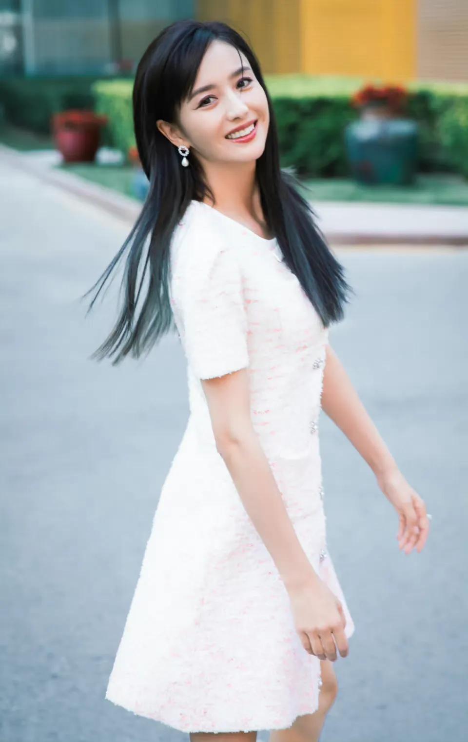 佟丽娅小酒窝真的很迷人