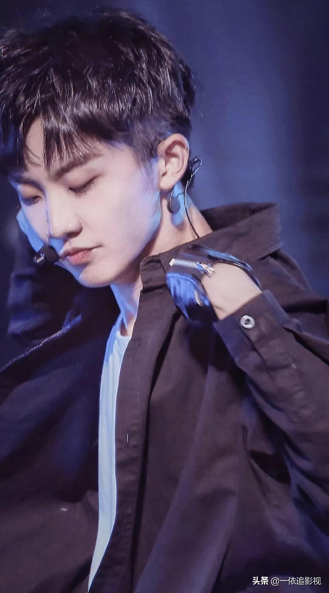 马嘉祺：侧颜白衬衫领带，审美在线，谁看了不说一句有点东西呢？