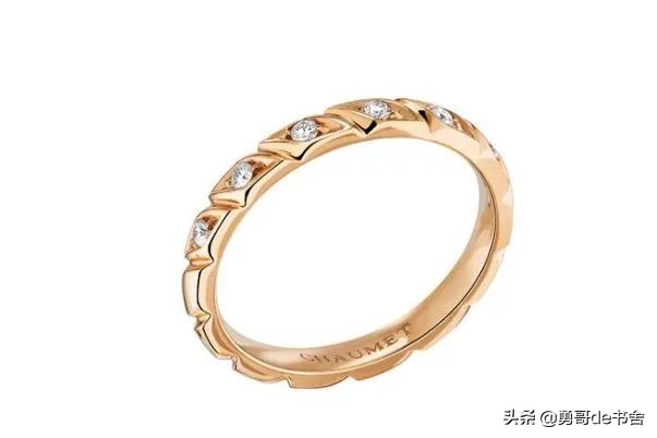 2022巴黎时装周最土CP出圈了！堪比欧阳娜娜搭上了宋小宝