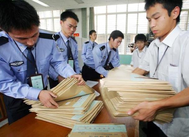 高考出题组有多神秘？考前神秘“失踪”，生活“与世隔绝”