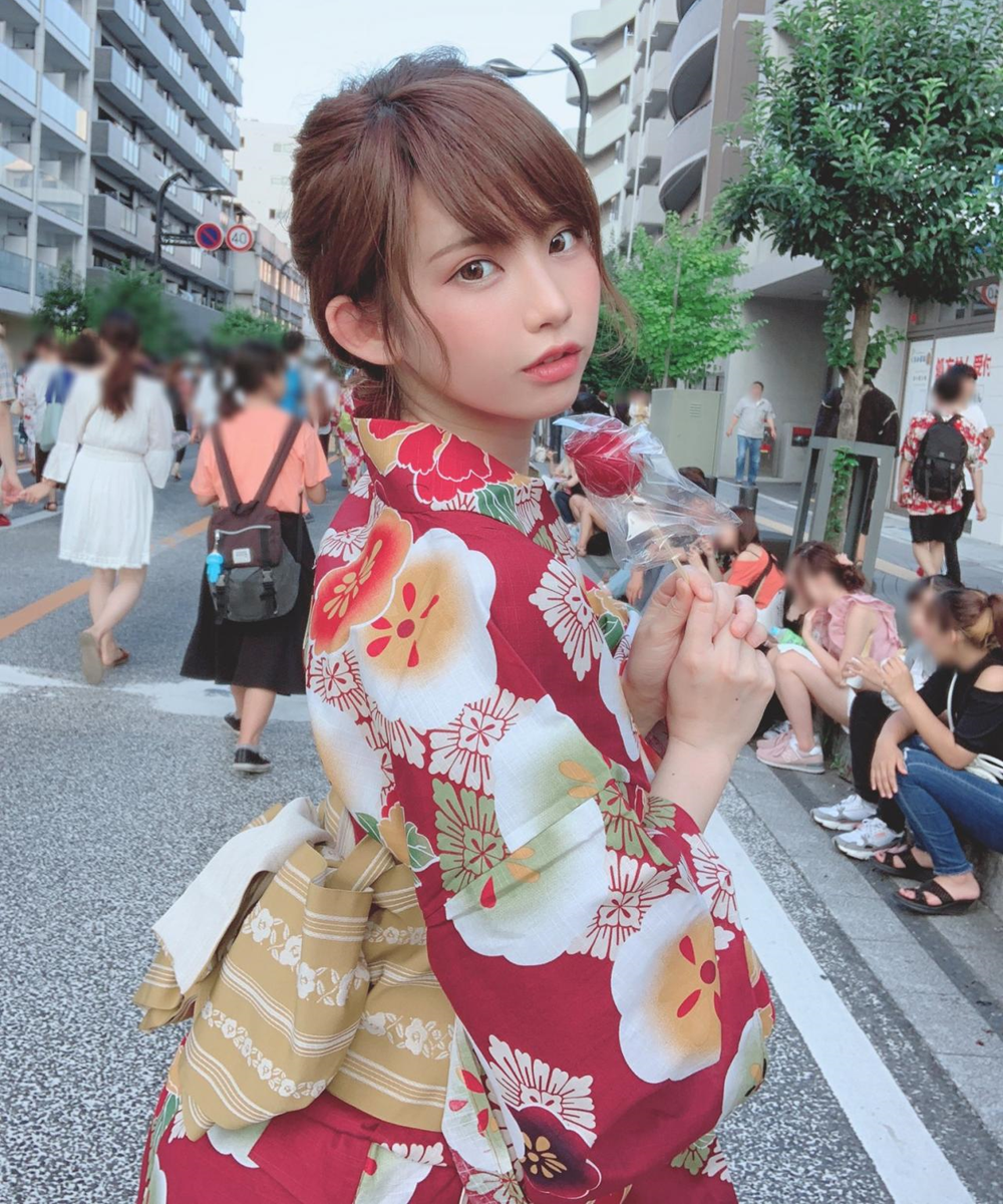 日本最强Cosplayer「えなこ」到底有多强？几分钟带你了解下！-哪边嗨