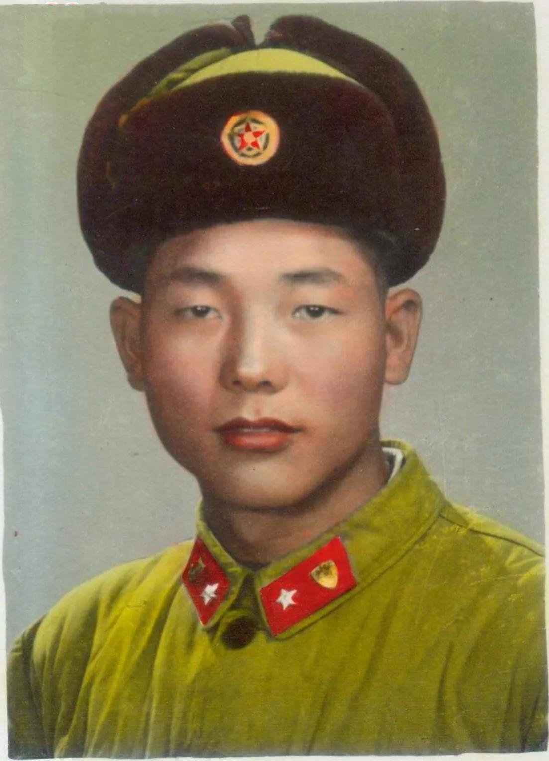 建国初期的共和国军人:一组上色老照片,重温那段激情燃烧的岁月