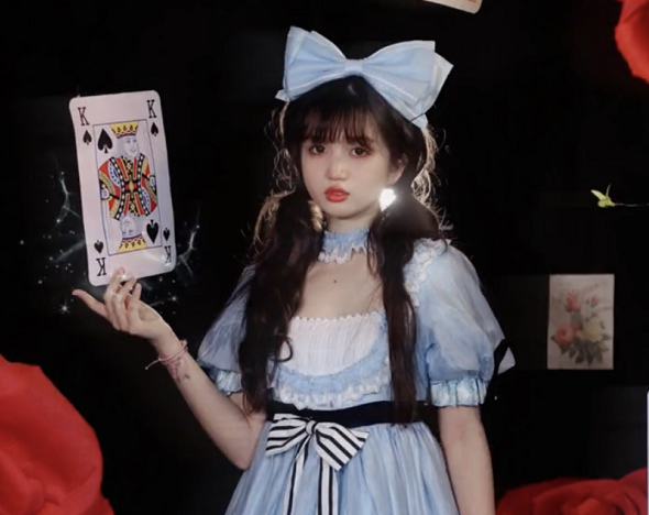 南京一高校女寝团队，制作“寝室大片”火了，网友：果然是大制作