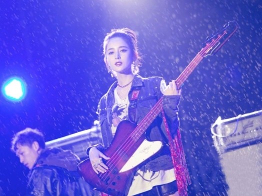 “天山”出大美人，10位新疆女明星，个个盘正条顺，美得各有千秋