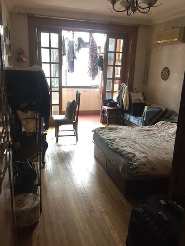 2000年，江苏女工人在车库偶遇收养16岁孤儿，15年后被回报1530万