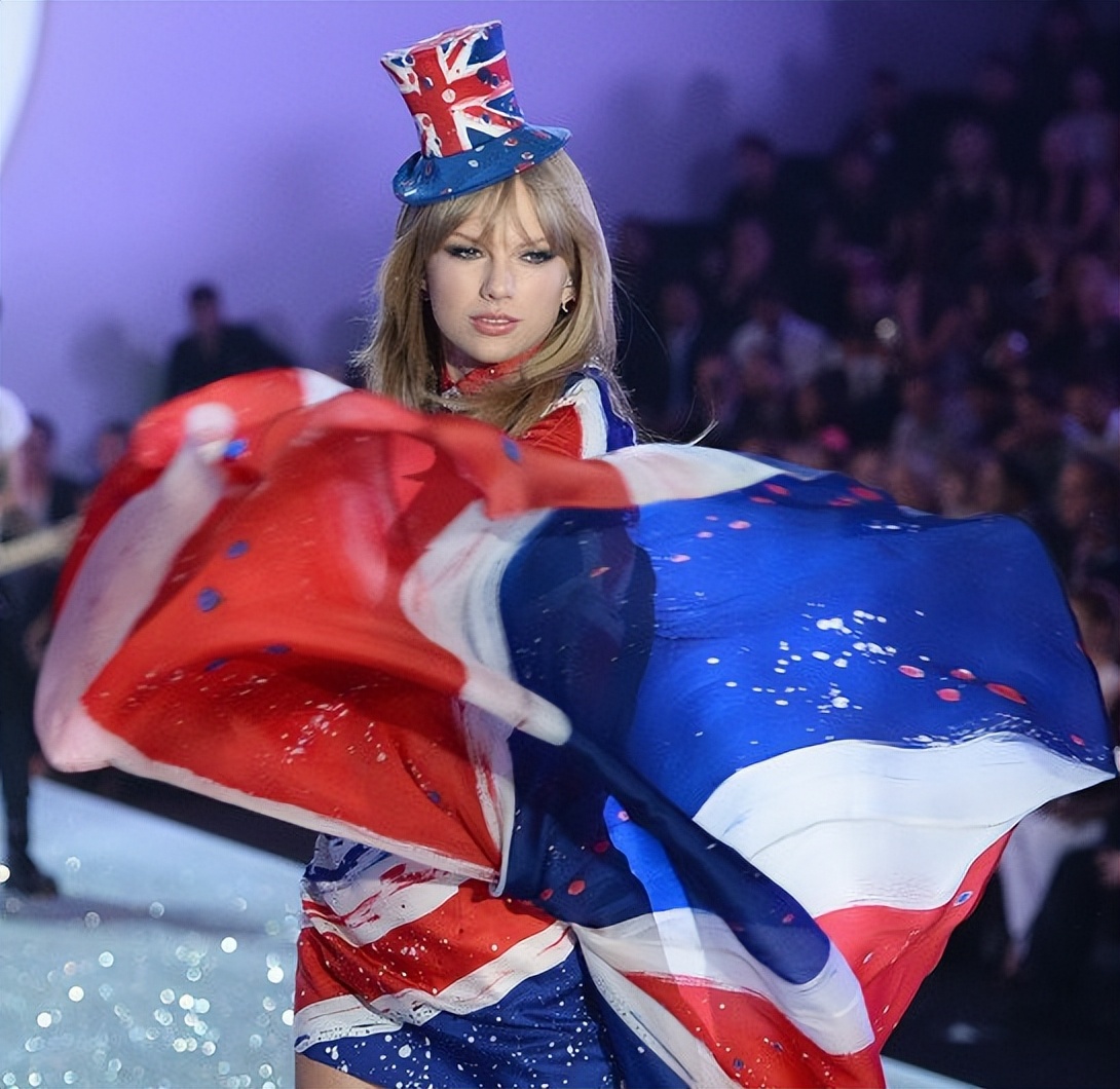 维密秀砸重金请大牌歌手，2012年嘉宾最给力，24岁蕾哈娜开演唱会