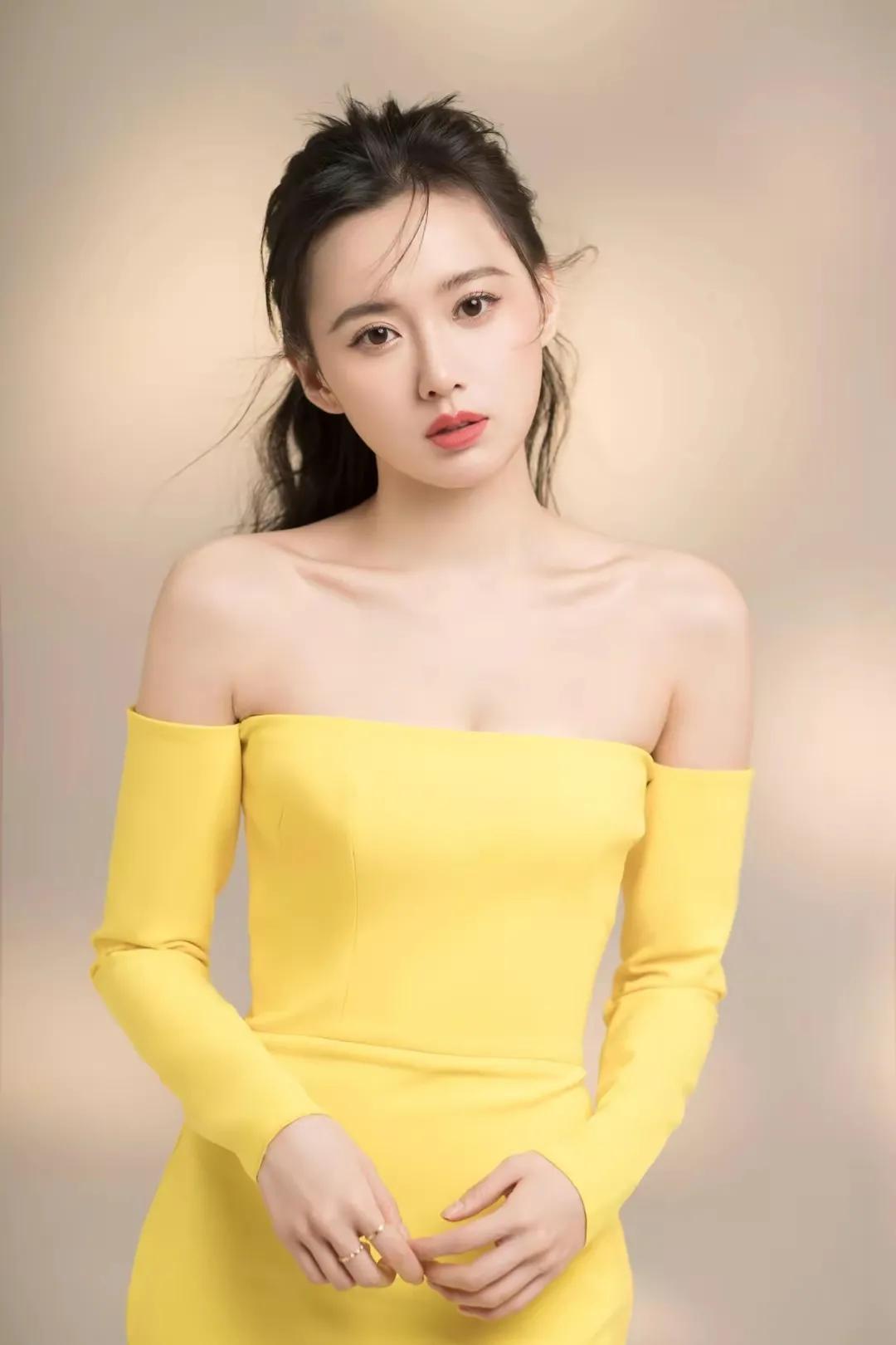 江铠同貌美如花，气质优雅