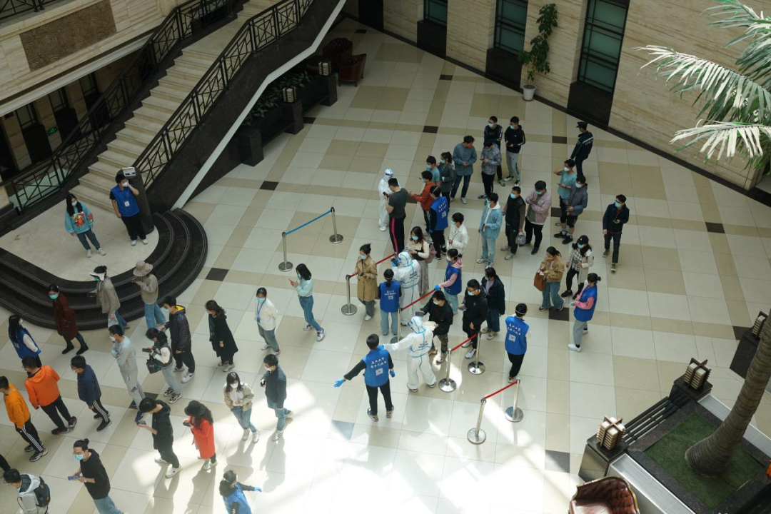 准封闭24时辰，看看复旦的研究生们在做些什么...