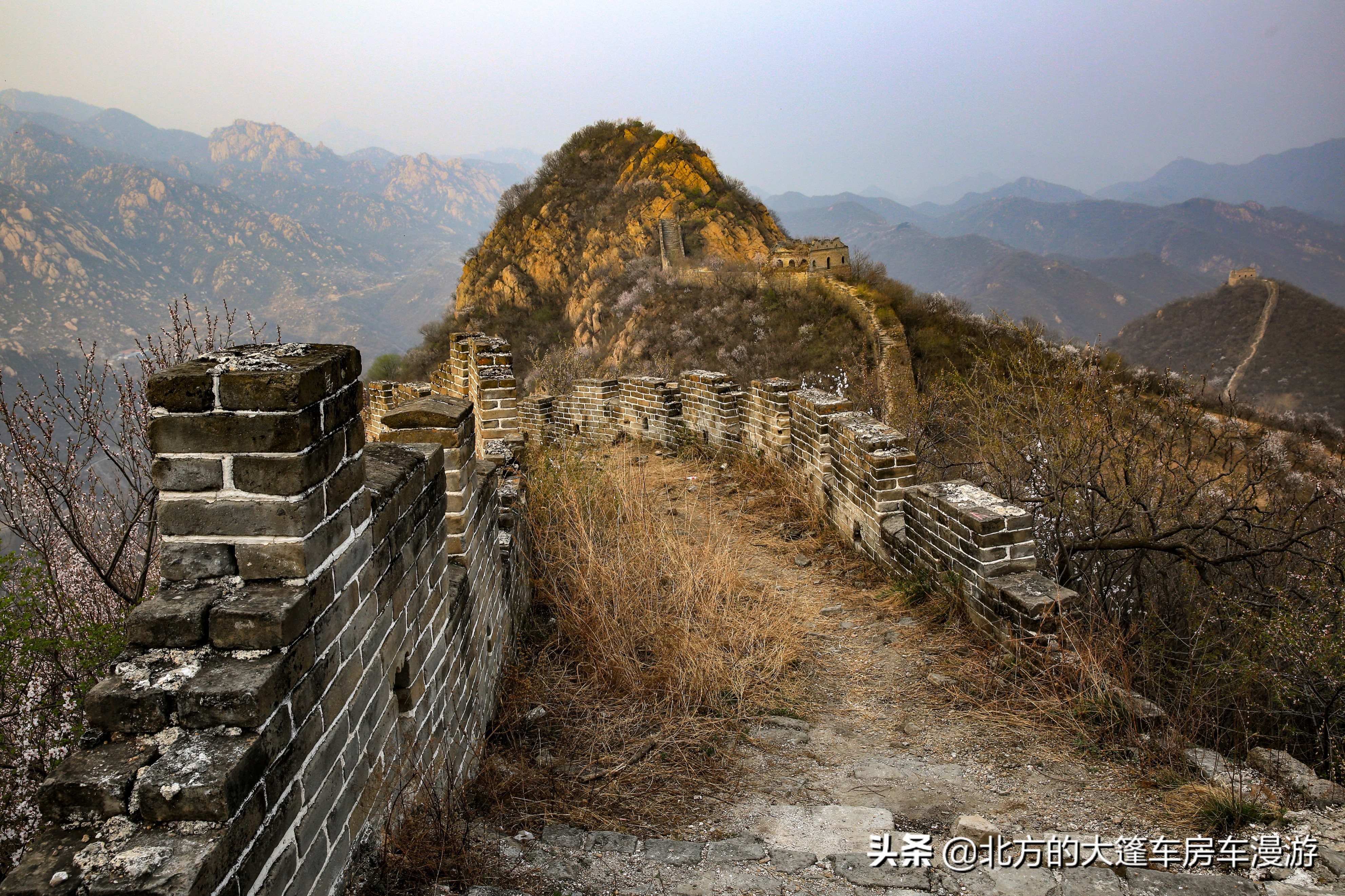 走过北京春天最美的盘山公路去那山桃花盛开的地方——龙泉峪长城