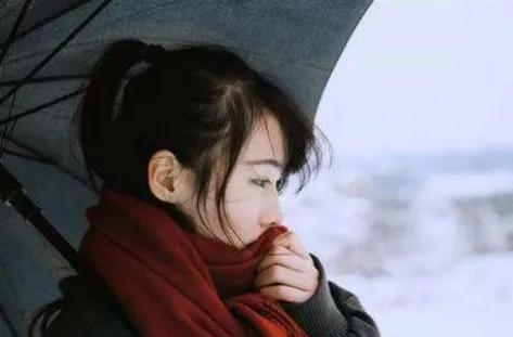 老人应避免过度干预子女家庭事务，以免引发不必要的矛盾和烦恼。