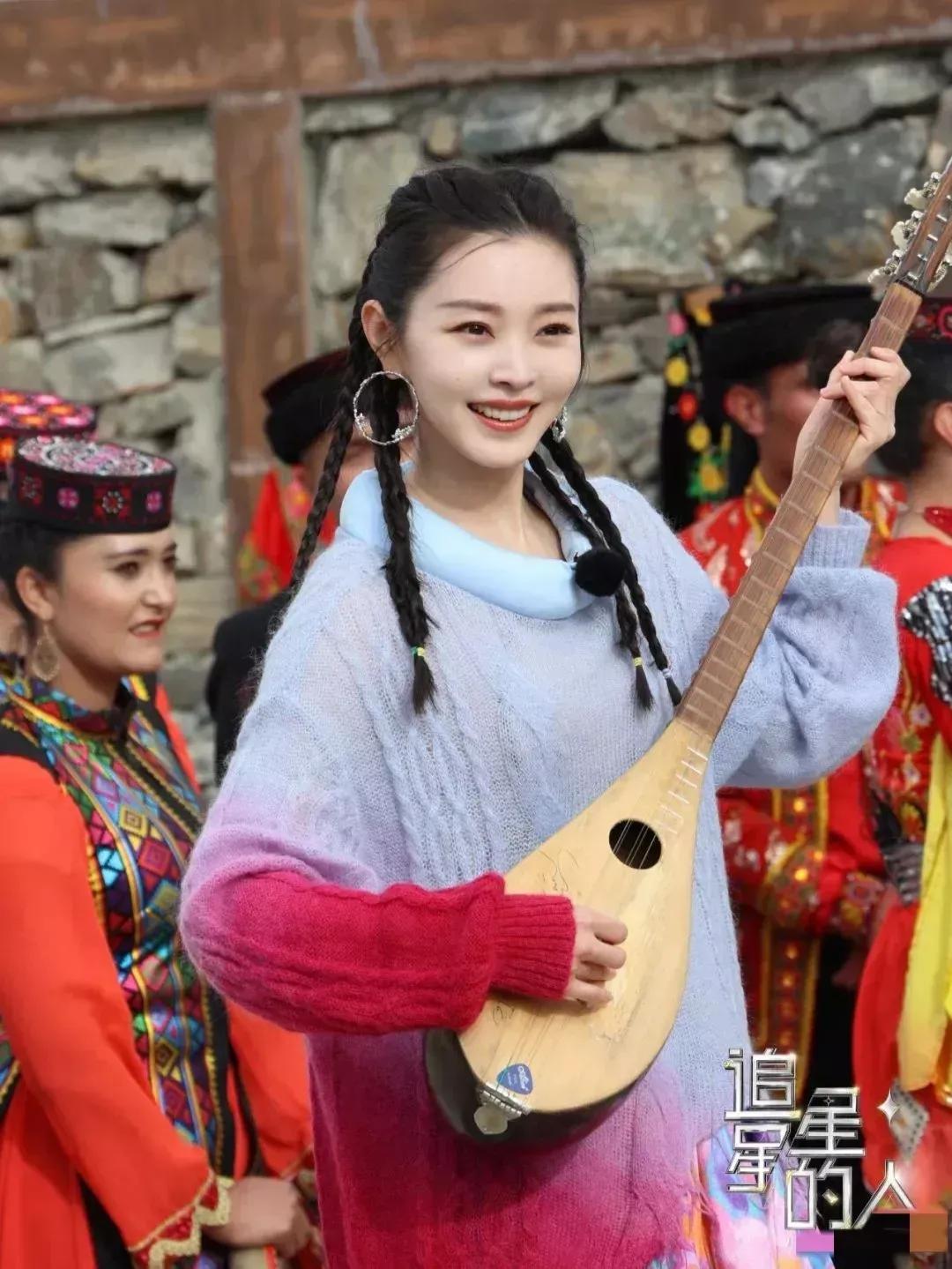 宋轶总是快乐甜美的样子，总能被这个姑娘的笑容打动