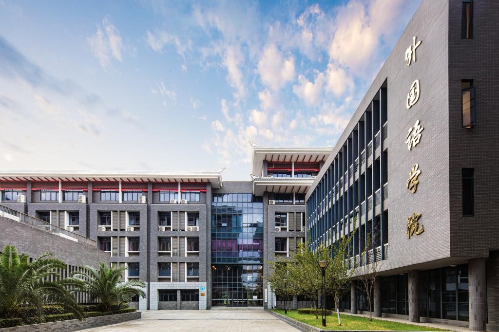 走出外交官、联合国译员，四川大学“硬核”学院：就业、深造率“双高”！