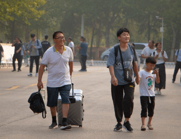 不想放寒暑假，大学生对长假叫苦连天，背后原因很现实