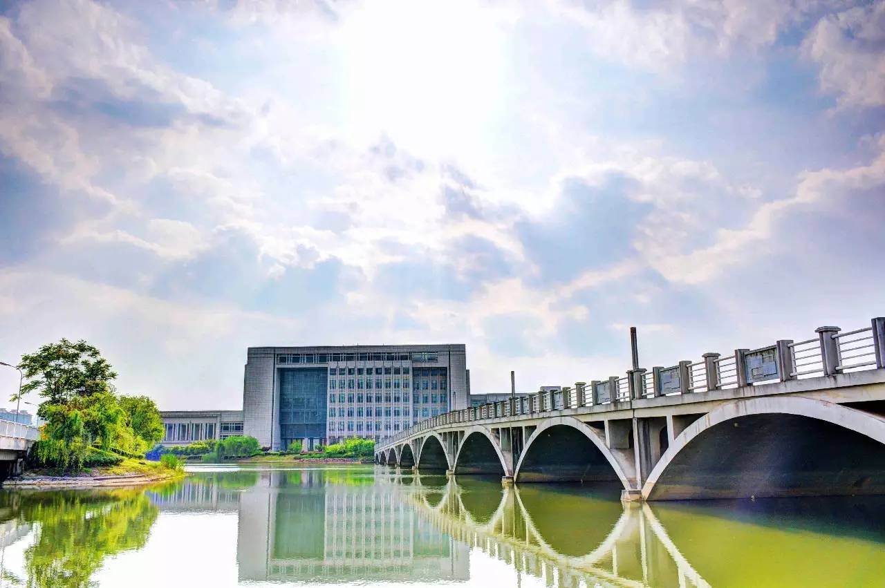 “学渣”逆袭正教授史：22岁攻克世界大难题，23岁升为985教授