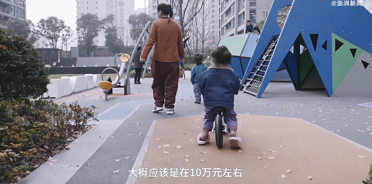 女模特每月10万养混血三胞胎：催婚没用，开始宣扬单身女性生育？