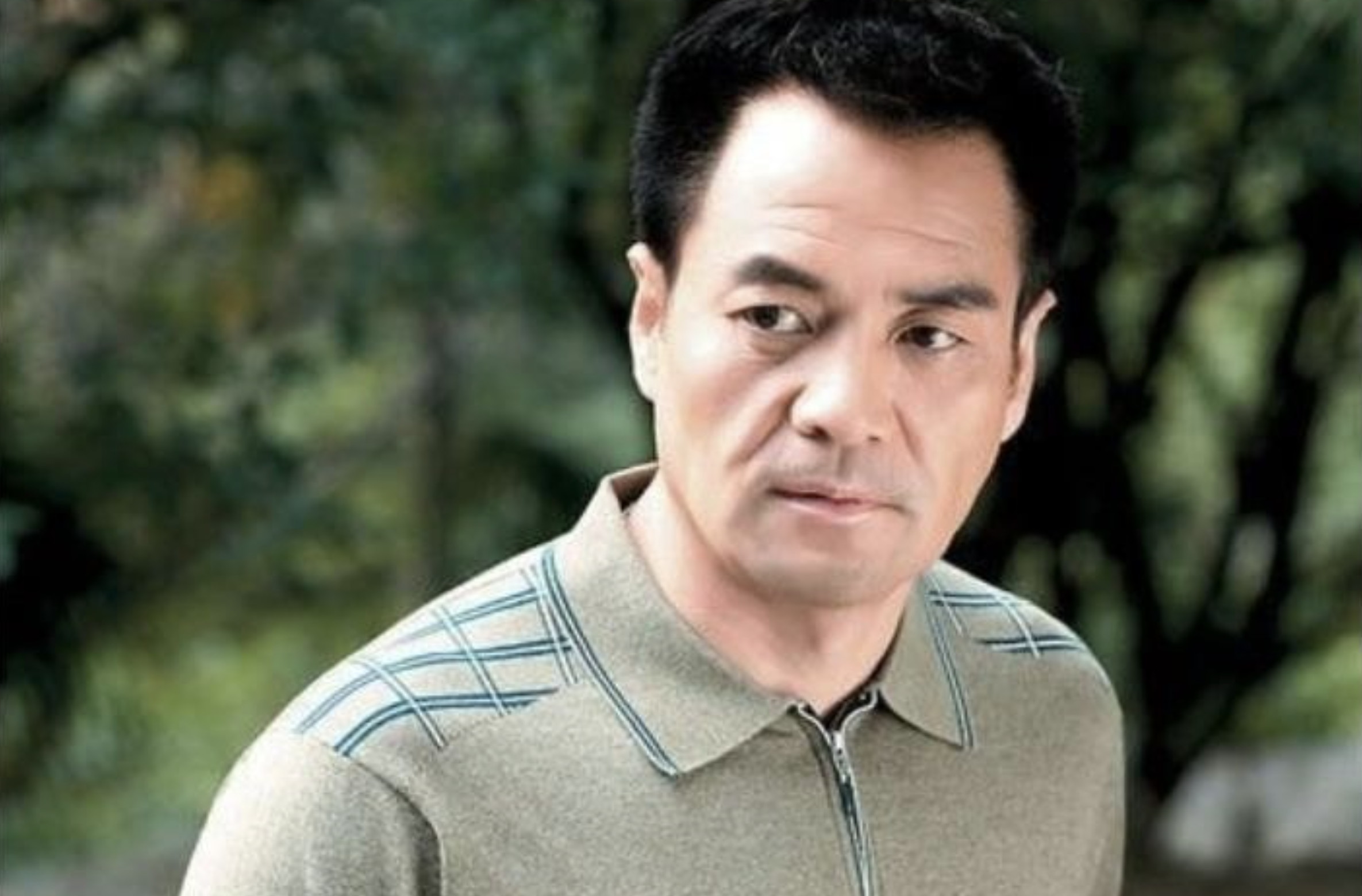 “痴情汉”尤勇智：扇班主任嘴巴，遭许晴抛弃，余生不负妻子沈蓉