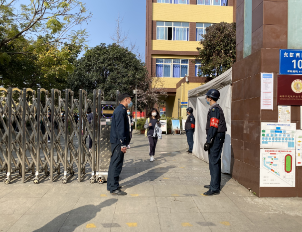 23岁的211本科生，毕业后为何选择去学校当保安？原因揭露现状