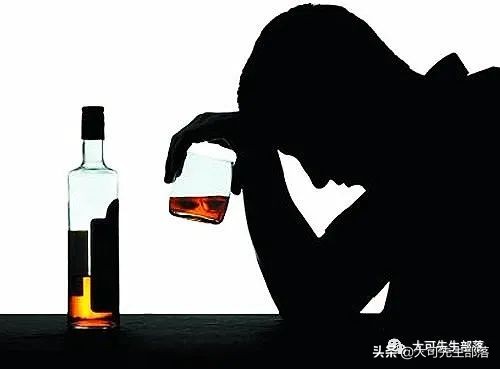 我们该这样饮酒：举杯有度，停杯有数，放杯有福