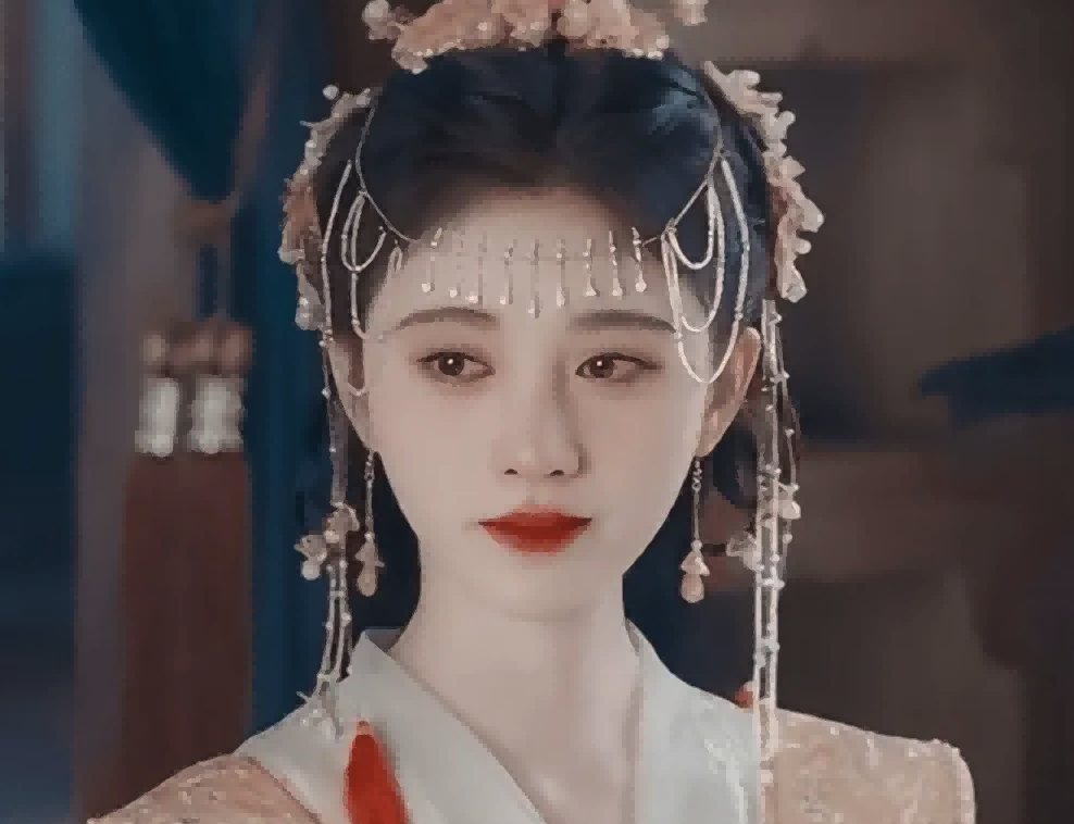 颜值不够别带“额饰”！13位女星造型PK，谁才撑得起倾国倾城