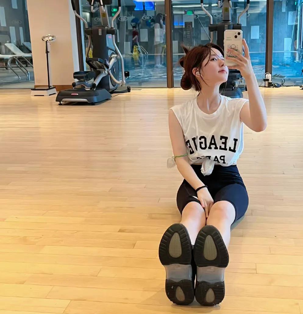 赵露思近期自拍照