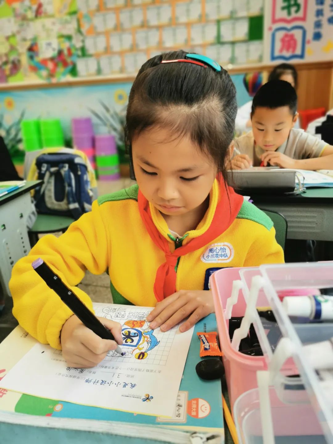 实验小学外国语学校举行“能娃学数学——艺术节徽标设计比赛”