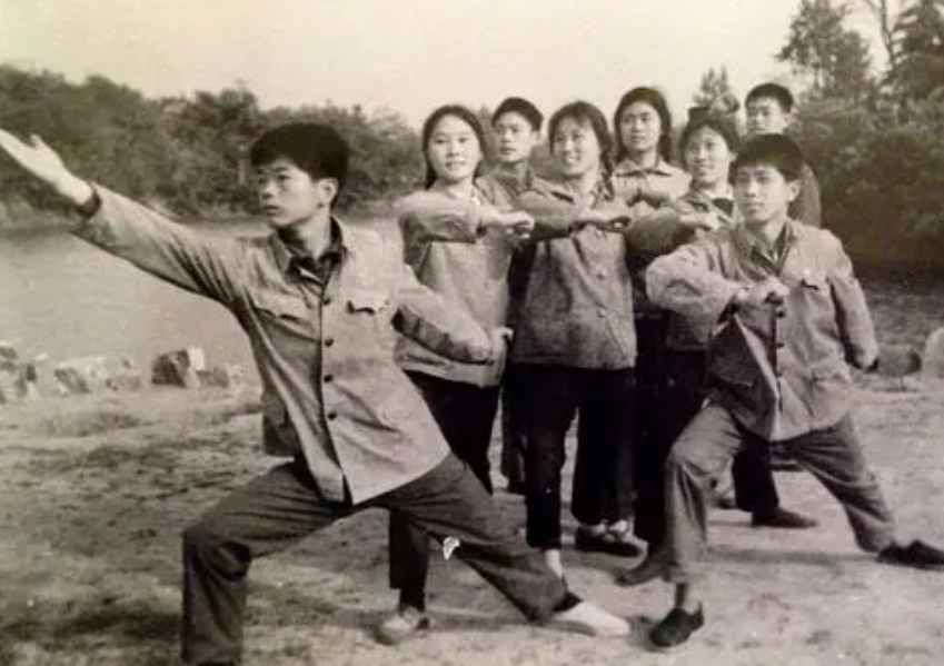 77年恢复高考，北京市第一的001号学生去哪了？一生都在报效祖国