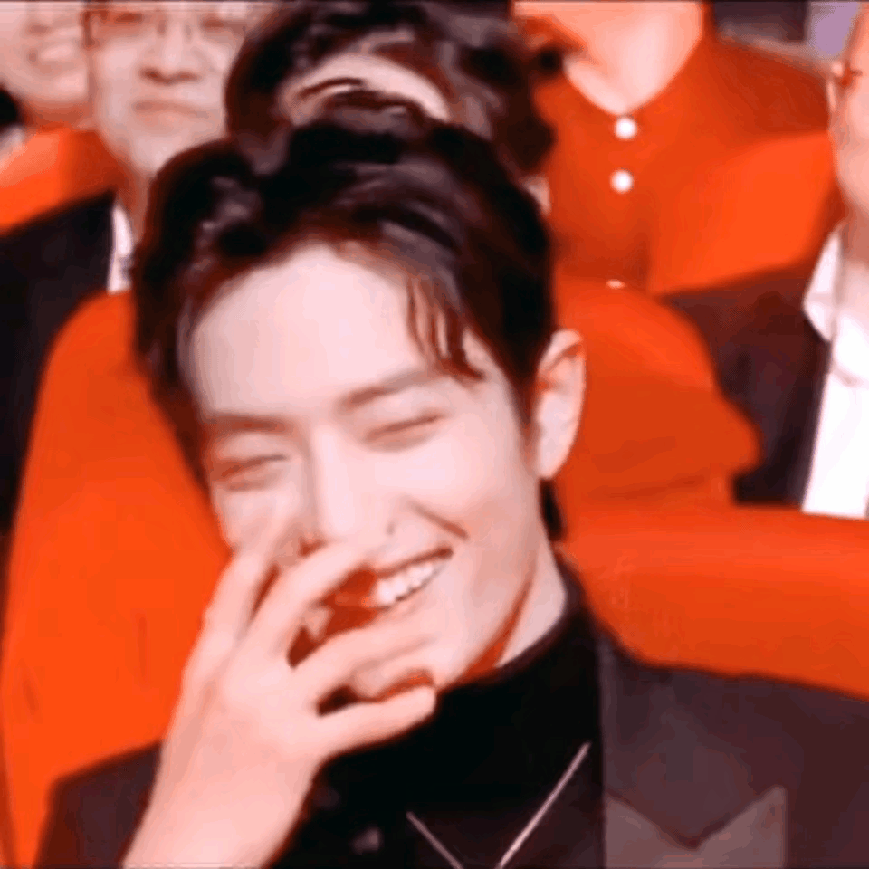 肖战各种深入人心的笑容，尤其是害羞时的笑，看不够啊