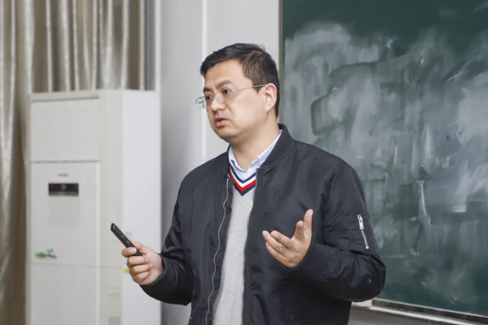 上课学化妆？湖北高校这堂“宝藏课程”火了，结课作业竟是做口红！