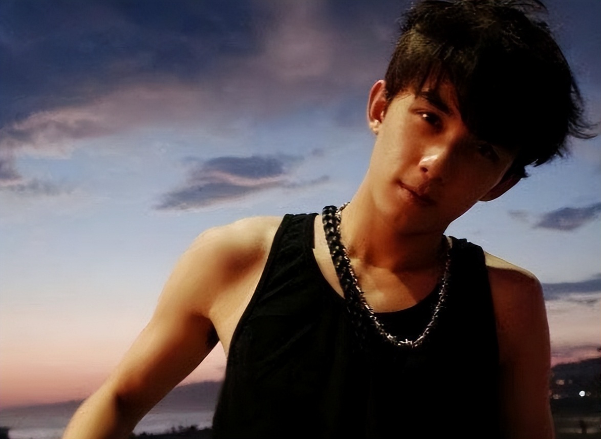 周雨彤新剧即将开机，解锁职场轻熟女角色，“小狼狗”吴磊是男主