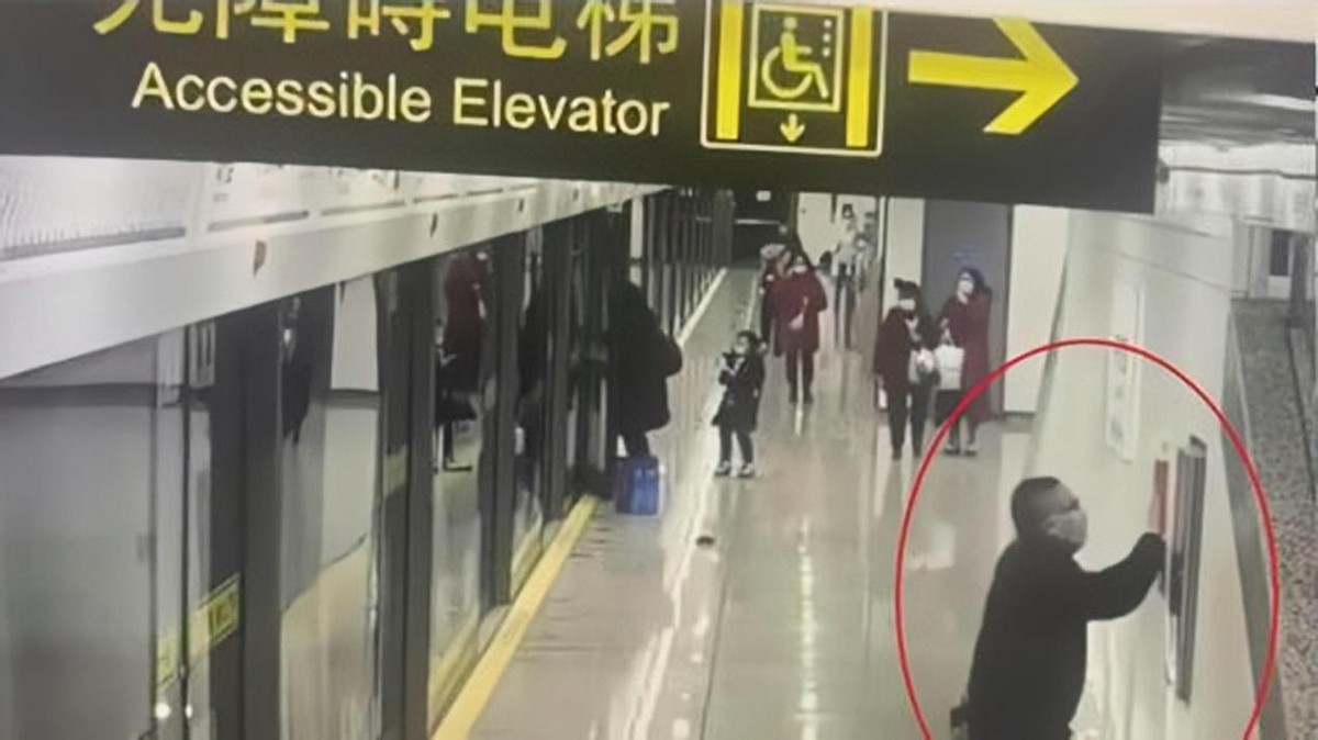 上海乘客被地铁屏蔽门夹住不幸身亡，该无人驾驶地铁才刚开通一年