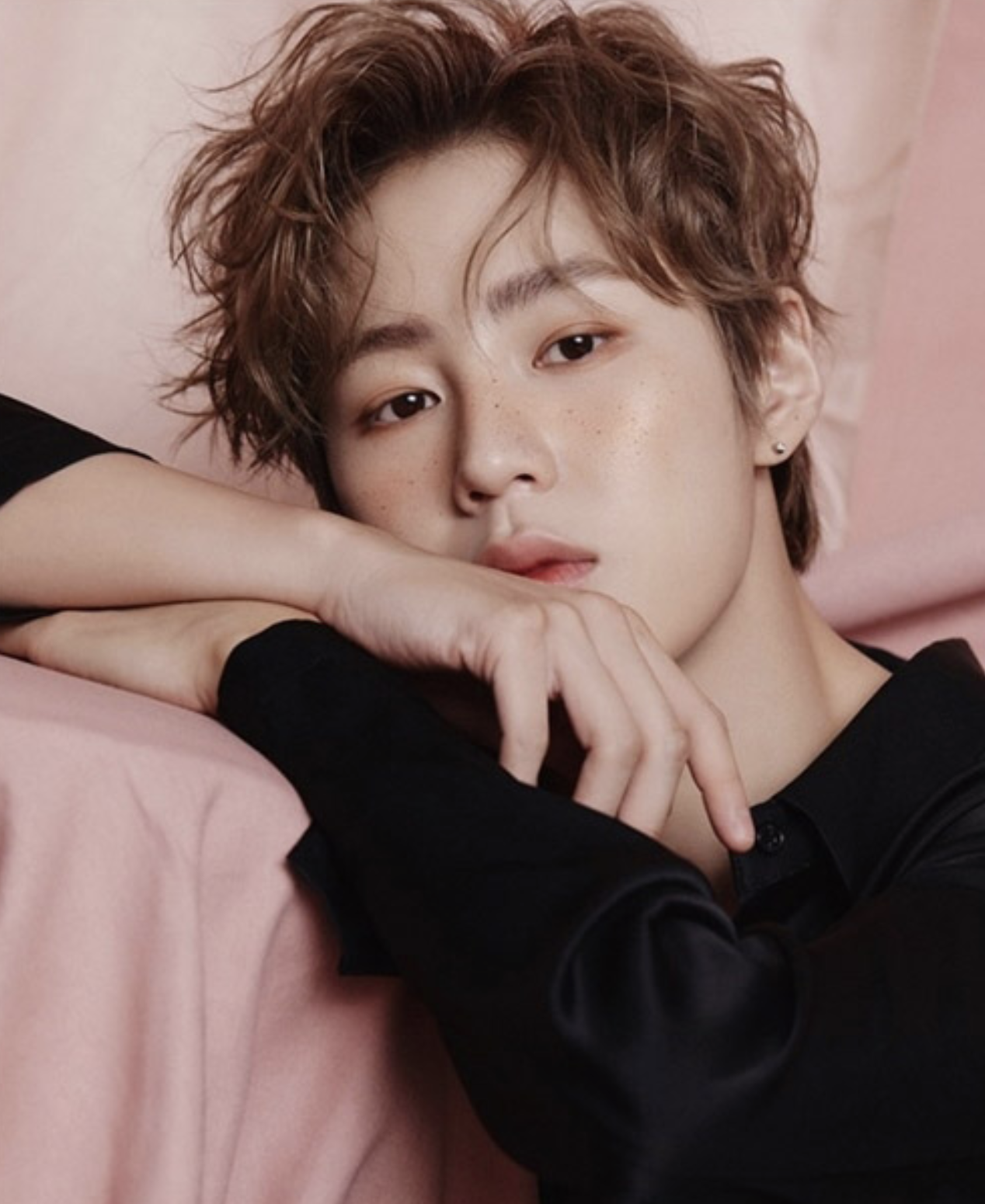 眉毛稀疏、假腹肌、高跟鞋，男星7大作假，男人的虚荣心多可怕