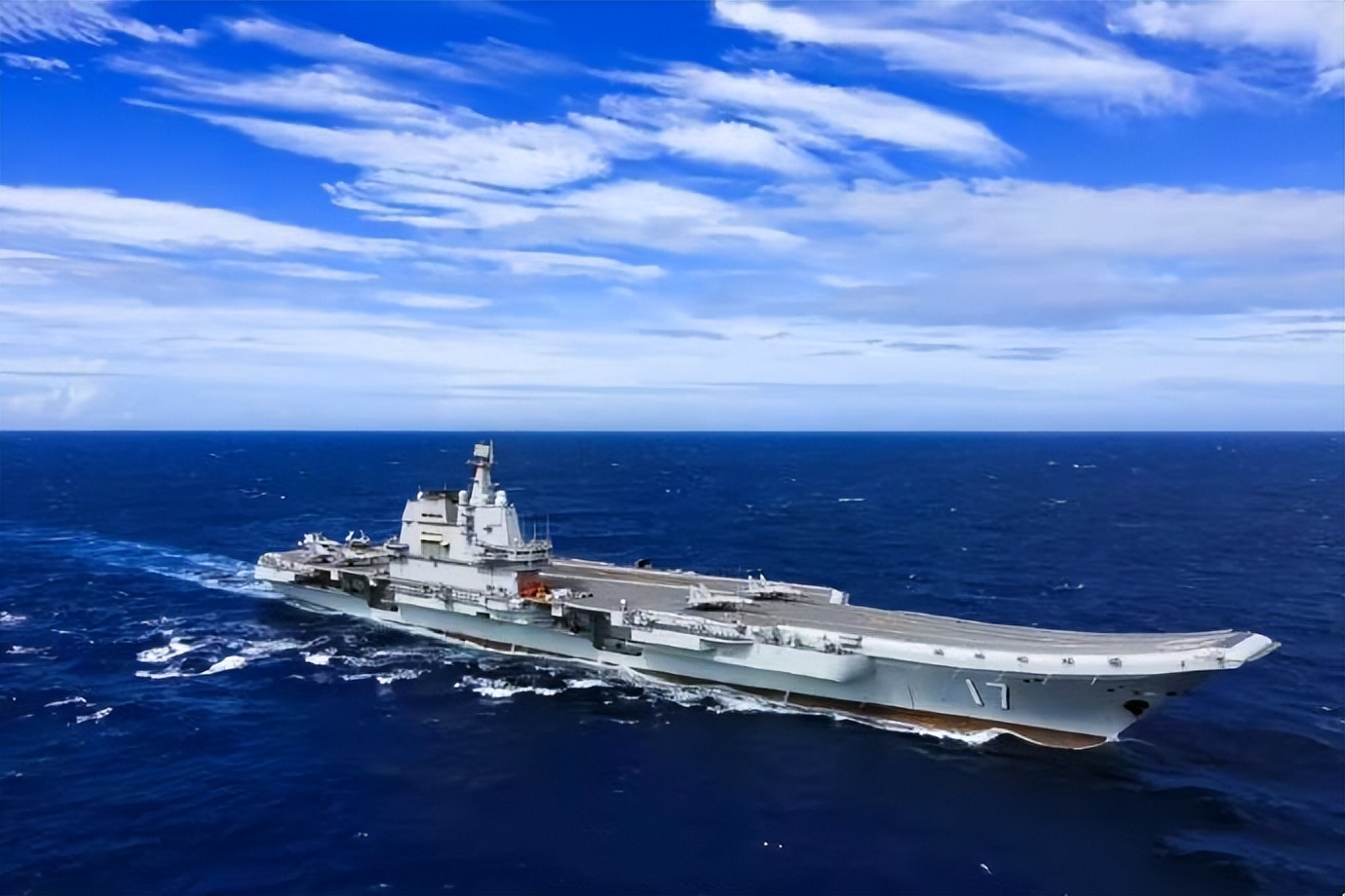山東艦過台灣海峽，疑遭美軍驅逐艦一路尾隨，並被美軍機“鎖定”