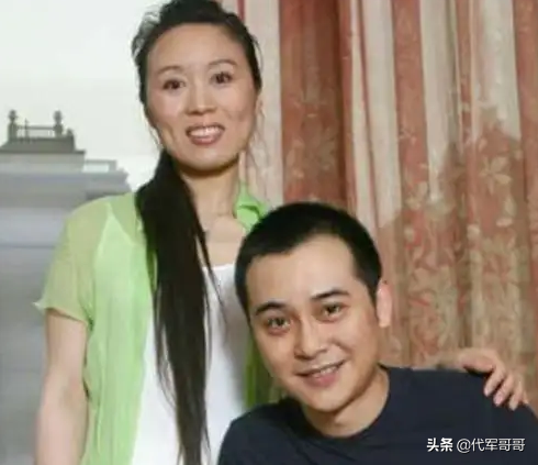 揭露了59岁的吴琼和比自己小15岁的丈夫的幸福婚姻生活。